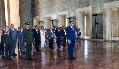 Başkan Yıldız’dan Anıtkabir Ziyareti