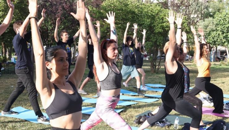 Bursa Nilüfer’de Yoga Günü’nü birlikte kutladılar