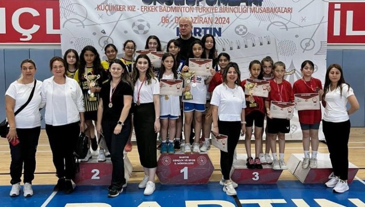 Bursa Osmangazili badmintonculardan Türkiye şampiyonluğu