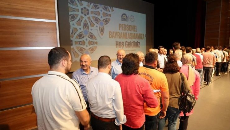 Gebze’de belediye personeli bayramlaştı