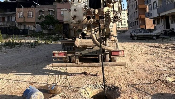 Hatay’da tıkanan altyapı hatları temizleniyor