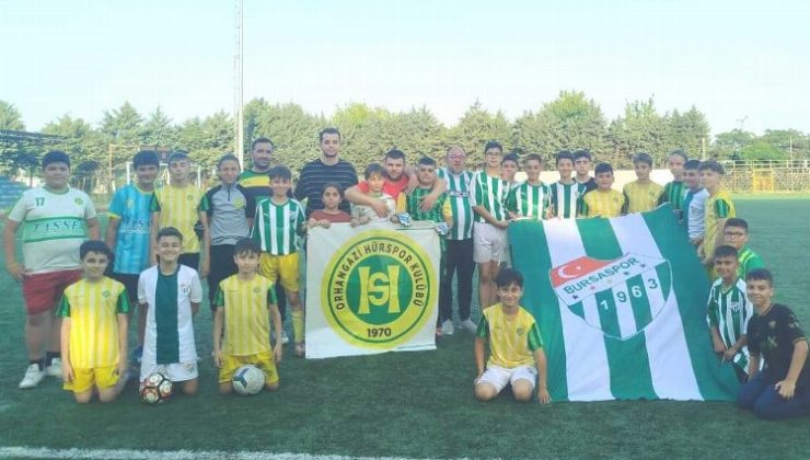 Hürspor’un miniklerinden Bursaspor’a destek