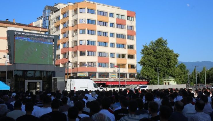 Kocaeli Kent Meydanı’nda çifte coşku