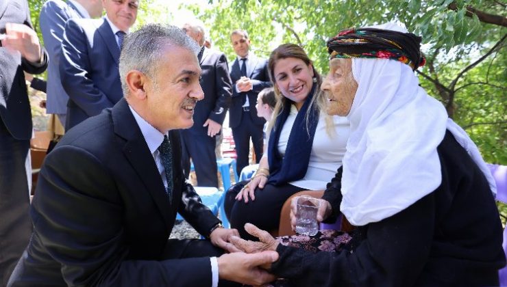 Pınarcık Şehitleri kabirleri başında anıldı