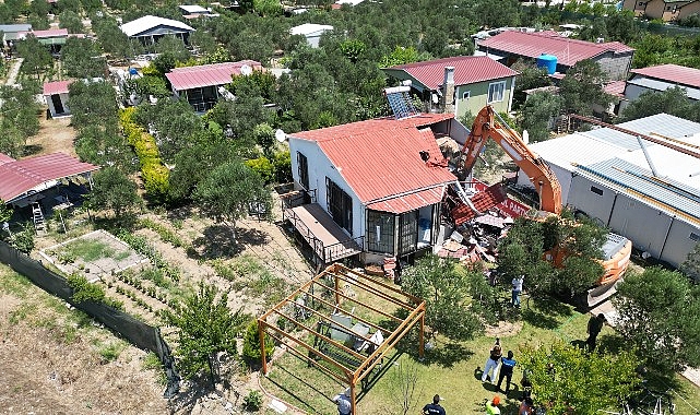 Seferihisar’da hobi bahçelerinin yıkımına başlandı