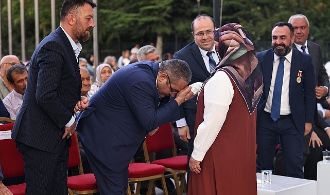 15 Temmuz Demokrasi ve Milli Birlik Günü dolayısıyla Keçiören Belediyesi 15 Temmuz Şehitleri Anıtı’nda anma töreni düzenlendi