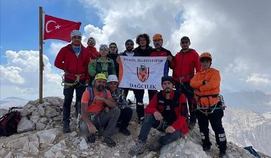 15 Temmuz Demokrasi Ve Milli Birlik Günü İçin Zirveye Yürüdüler