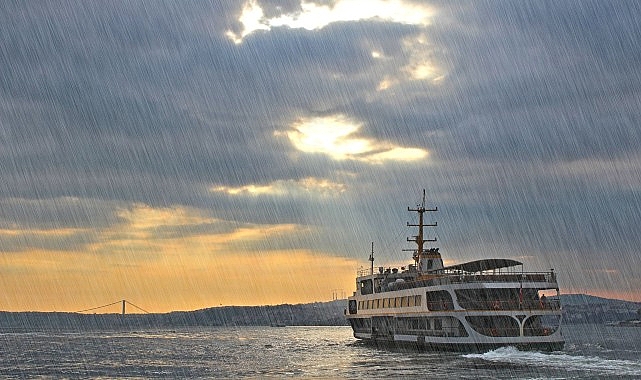 AKOM, İstanbul’da aralıklarla başlayan yağışların ilerleyen saatlerde şiddetini arttırarak il geneline yayılacağını açıkladı