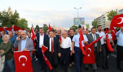 Başkan Büyükkılıç: “Kayseri’den haykırılan, hainlere gereken dersi vermenin sesidir”