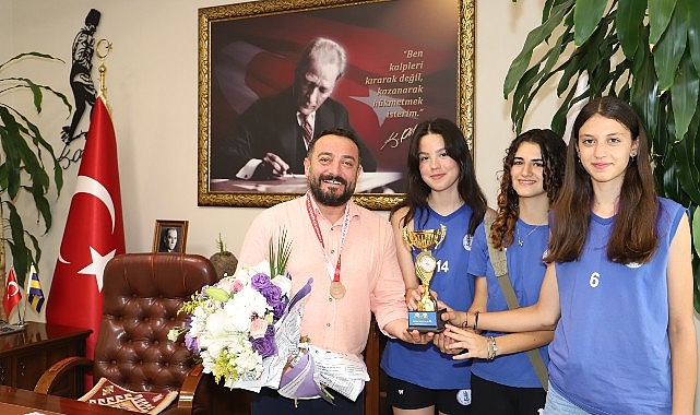 Başkan Turan; Kız voleybol takımımızın başarısını kutluyoruz