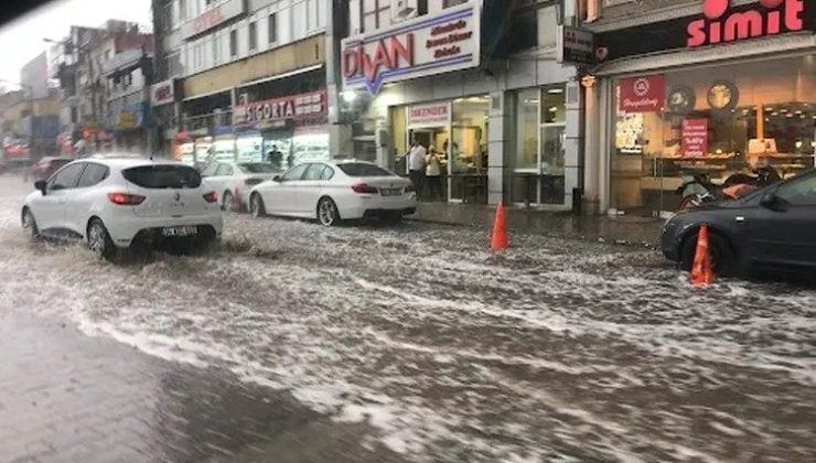 Bursa’da cadde ve sokaklar göle döndü