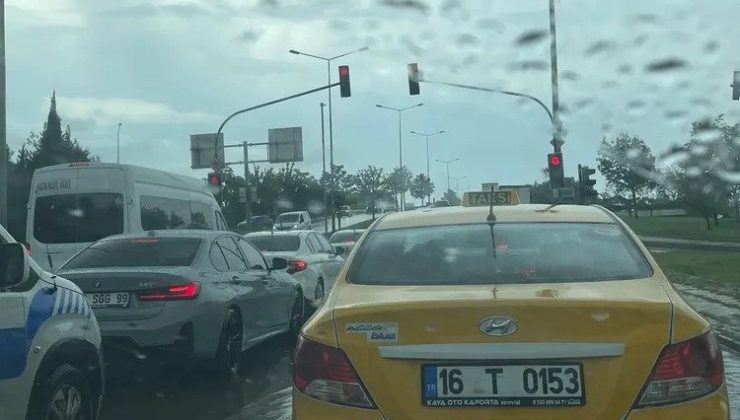 Bursa’da yoğun yağış trafiğe kilit vurdu!