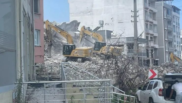 Hatay’da riskli binaların yıkımı devam ediyor