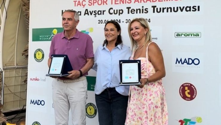 Hülya Avşar Cup’ta ödül zamanı