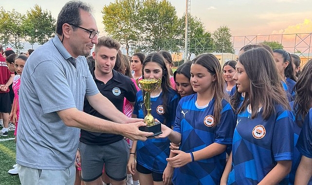 İzmir’in futbolcu kızları geleceğe umut oldu