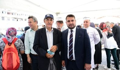 Kahramankazan Belediye Başkanı Selim Çırpanoğlu, paylaşmanın sembolü olan Aşure Günü’nde vatandaşlar ile bir araya geldi