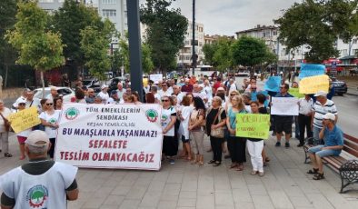 Keşan’da emeklilerden maaş protestosu