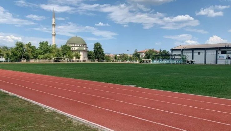 Kestel’de amatör futbolculara çim saha desteği