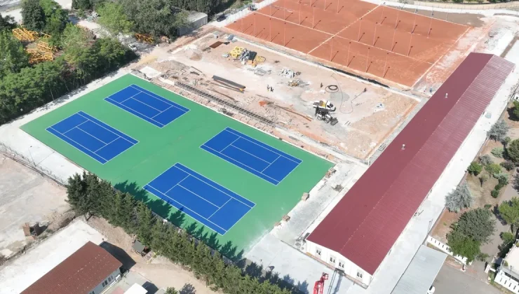 Kocaeli’de Tenis Merkezi’nde balon kortlar boyandı