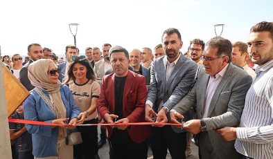 Nevşehir Belediyesi tarafından yapımı tamamlanan ve bölge turizmine ciddi katkılar sağlayacak olan Kayaşehir VR Merkezi düzenlenen törenle hizmete girdi