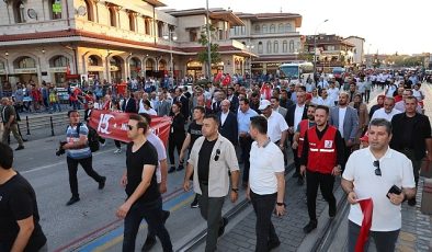 Selçuklu Belediye Başkanı Ahmet Pekyatırmacı Mevlana Meydanı’nda düzenlenen 15 Temmuz Demokrasi ve Milli Birlik Günü etkinliklerindeki coşkuya ortak oldu