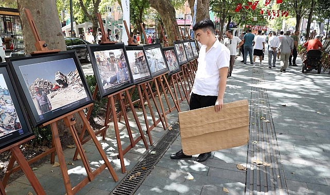 17 Ağustos ve 6 Şubat depremleri fotoğraflarla anıldı