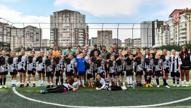 Ankara’da minik futbolcular için turnuva