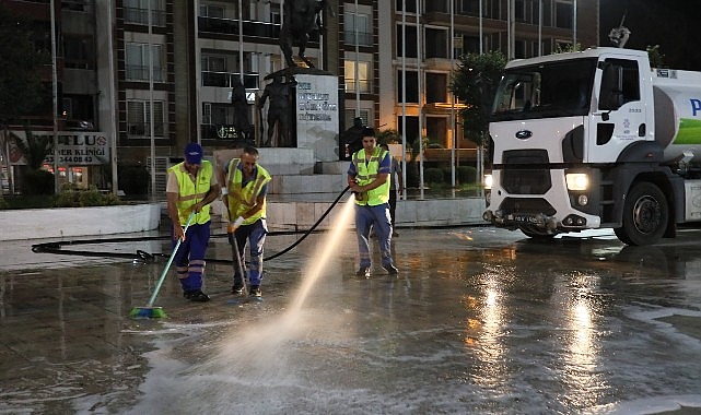 Aydın Büyükşehir Belediyesi’ne bağlı temizlik ekipleri, Aydın kent genelinde çalışmalarını sürdürüyor