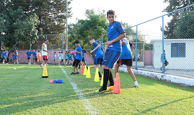 Başkan Topaloğlu geleceğin futbolcularıyla bir araya geldi