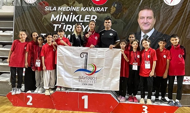 Bayraklılı sporcular Sivas’tan dereceyle döndü