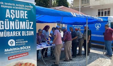 Büyükşehir Belediyesi’nin aşure ikramları sürüyor