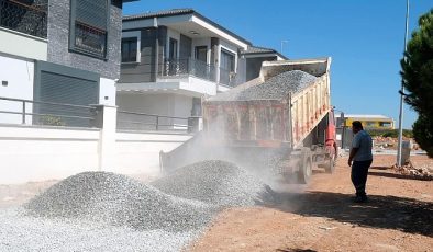 Didim Belediyesi Fen İşleri Müdürlüğü ekipleri yol yapım çalışmalarını tüm hızıyla sürdürüyor