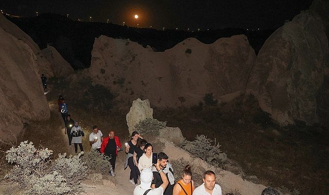 Dolunay yürüyüşü Kızılçukur Vadisi’nde yapıldı