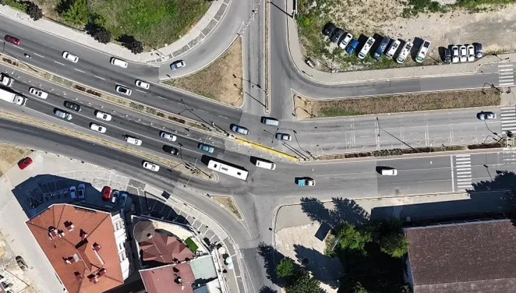 Düzce’de akıllı kavşak trafiğe yine çözüm olmadı!