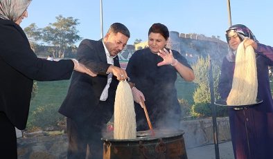 Halı Dokuma Atölyesi’nde Şehit Polis Memuru Ahmet Şahan’a İthafen Türk Bayrağı Motifli Halı Dokunacak