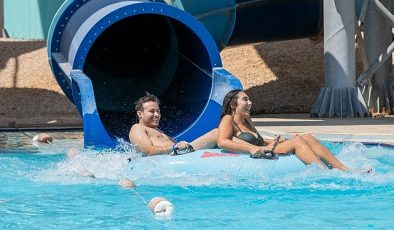 İzmir Büyükşehir Belediyesi öncülük etti Oasis Aquapark Çeşme kapılarını gençlere açtı