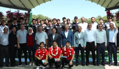 Kayseri Şekersporlu mili güreşçiler için ödül töreni