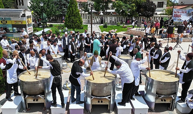 Konya Büyükşehir ve İRFA, Aşure Geleneğini “Huzur-ı Pir’de Aşure” Programıyla Yaşatıyor