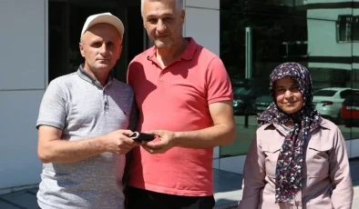 MASKİ personeli para dolu cüzdanı sahibine teslim etti