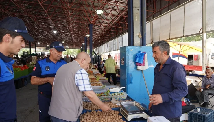 Melikgazi Belediyesi zabıta ekipleri pazar denetimi yaptı