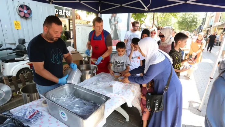 Odunpazarı Belediyesi’nden vatandaşlara aşure ikramı