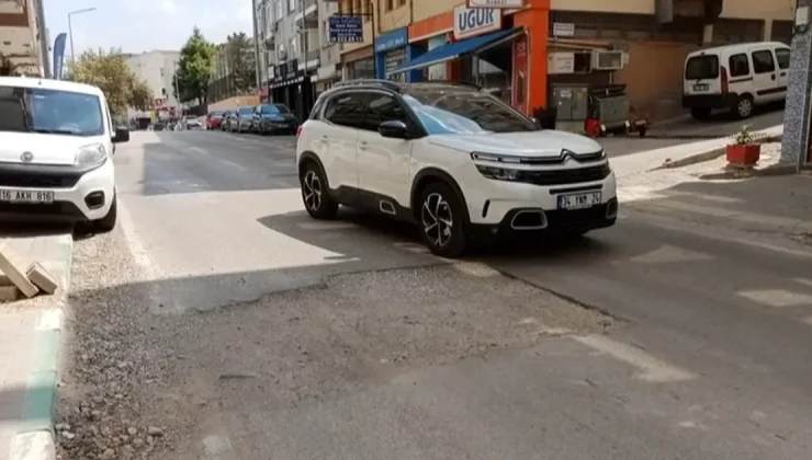 Yıldırım Caddesi’ndeki bozuk yol tehlike saçıyor