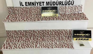 Uyuşturucuyla Mücadelemiz Kararlılıkla Devam Ediyor. Narkotik Suçlarla Mücadele Şube Müdürlüğümüzce 24.09.2024 günü yapılan çalışmalar neticesinde;  2& adet Sentetik Ecza Hap,  3& gram Esrar Maddesi ele geçirilmiştir. Konuyla ilgili YAKALANAN 1& şahıs hak…