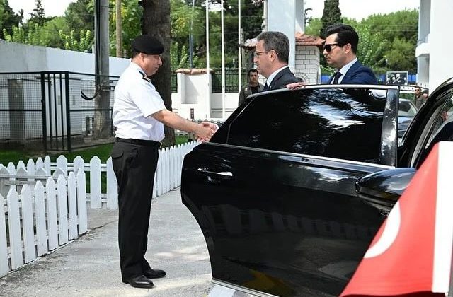 Valimiz Enver Ünlü, İl Jandarma Komutanlığını ziyaret ederek Tuğgeneral İlhan Şen ve personeline veda ziyaretinde bulundu….