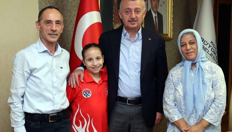 Kocaeli'de Başkan Büyükakın, Genç Şampiyonla Buluştu