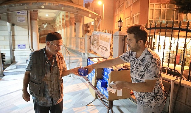 Bayrampaşa Belediyesi’nden vatandaşlara kandil simidi ikramı