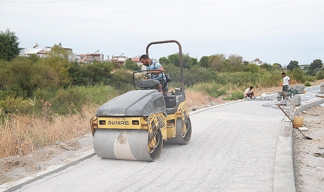 Burhaniye’de yollar yenileniyor