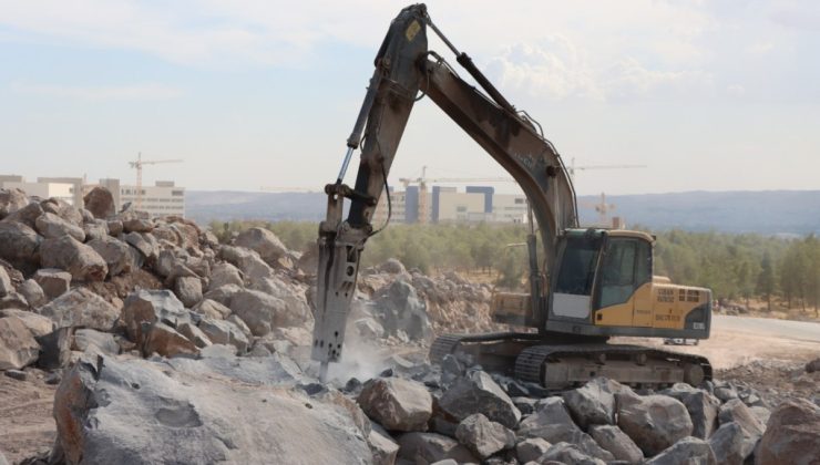 Şanlıurfa'da Dağeteğinde Yeni Yol Açma Çalışmaları Sürüyor