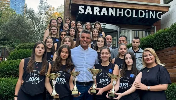 Sadettin Saran ve Başkan Hürriyet Kocaeli Voleybol Akademi’nin maçını izleyecek