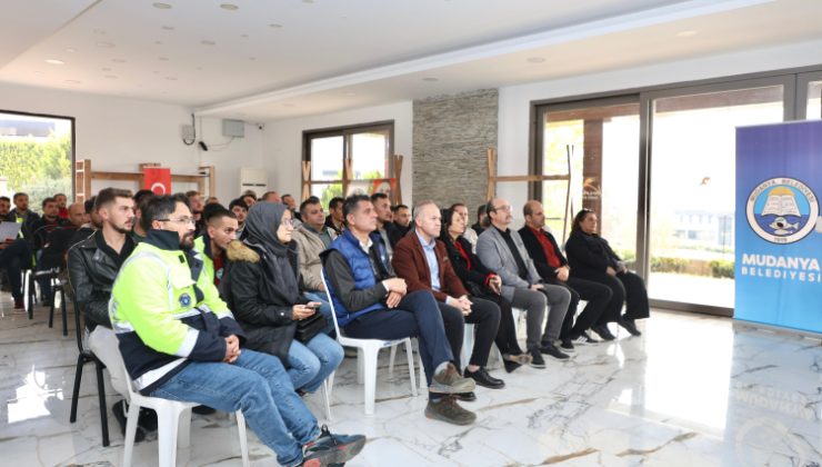 Bursa Büyükşehir ve 5 ilçe belediye veterinerleri Mudanya'da sertifikalandı